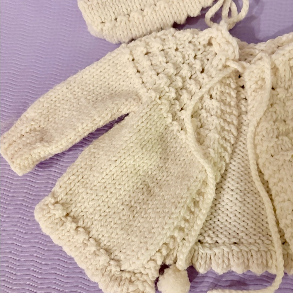Vintage 1970 Hand Luxury Knitted Ivory Baby Layette Sweater Jacket Bonnet Set - Picture 2 of 11